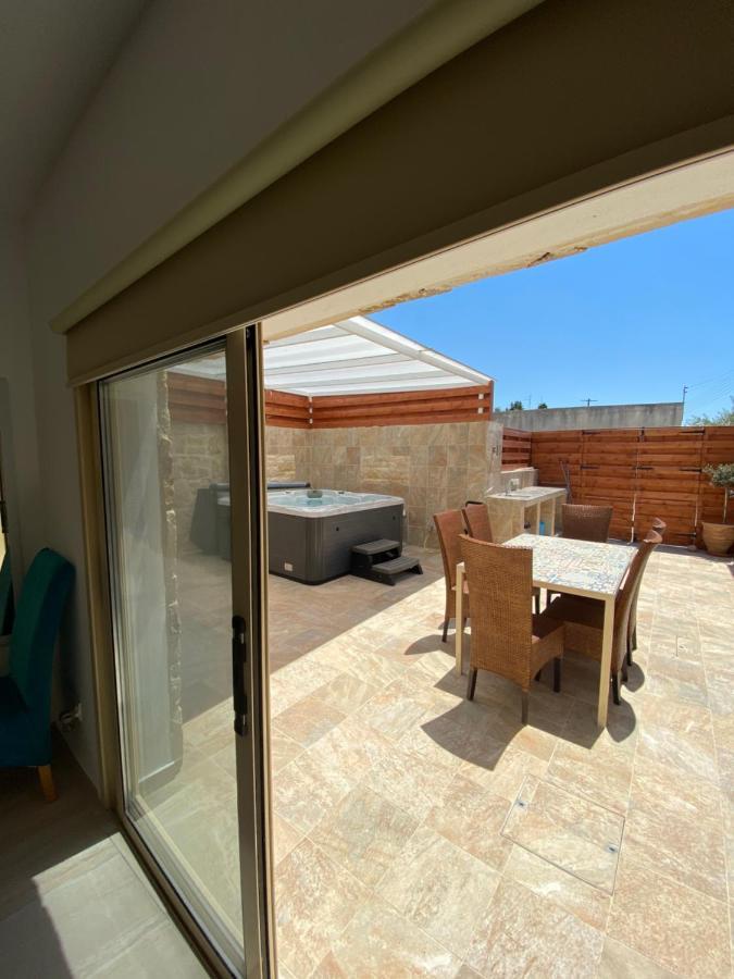 Villa Caerus Paphos ภายนอก รูปภาพ