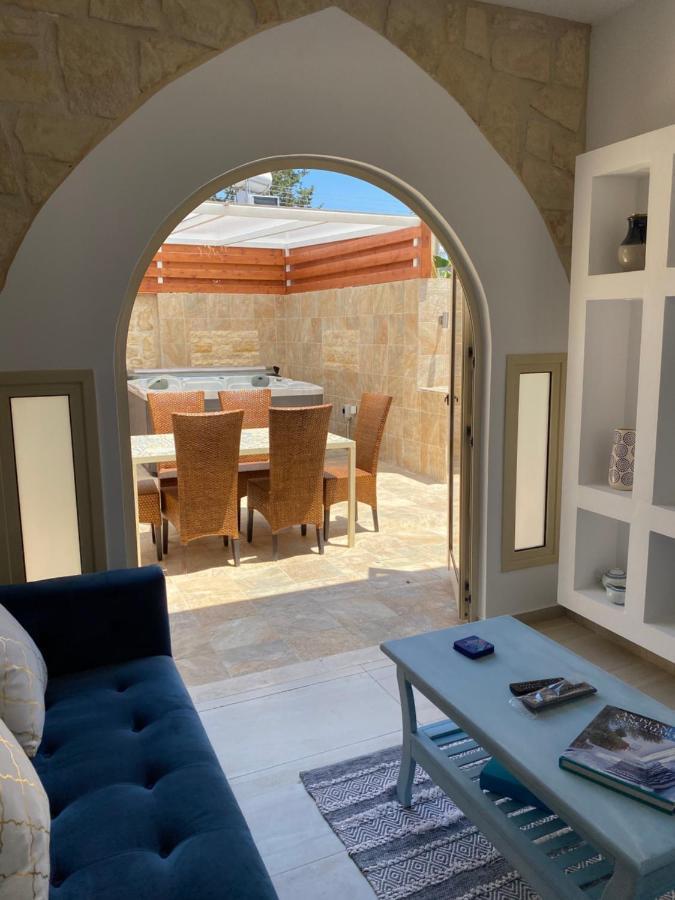 Villa Caerus Paphos ภายนอก รูปภาพ