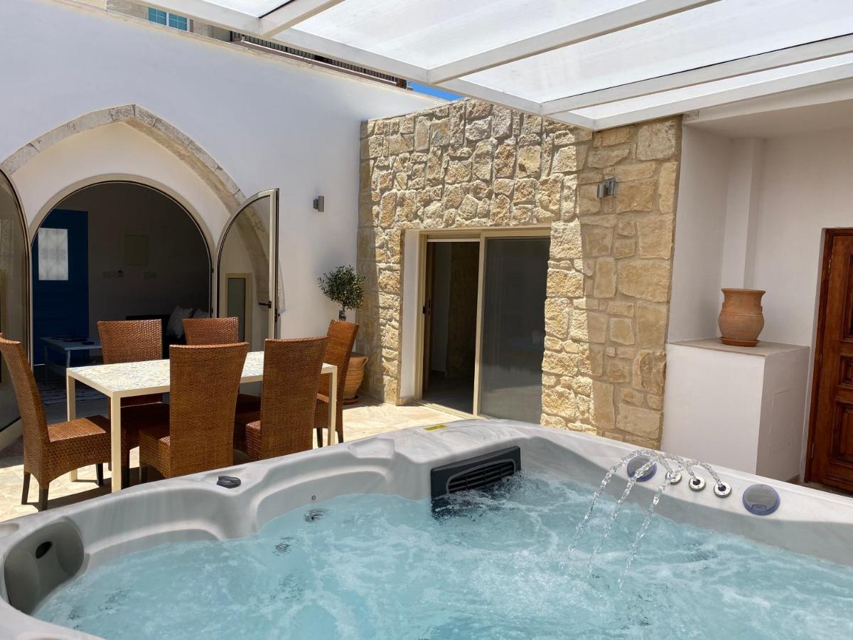 Villa Caerus Paphos ภายนอก รูปภาพ