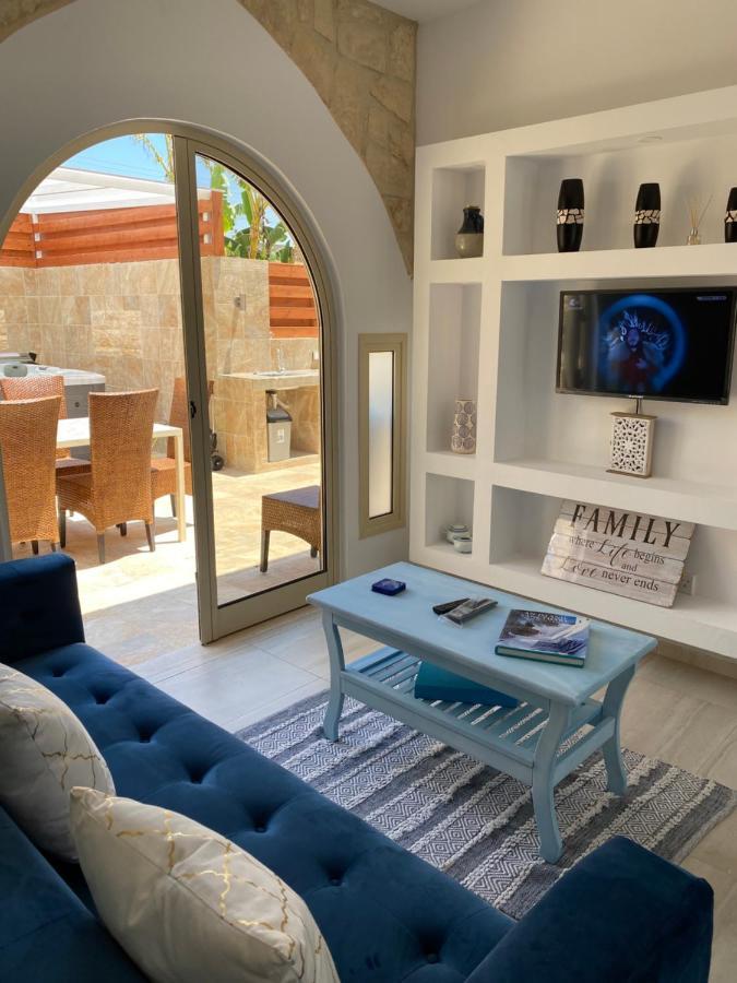 Villa Caerus Paphos ภายนอก รูปภาพ